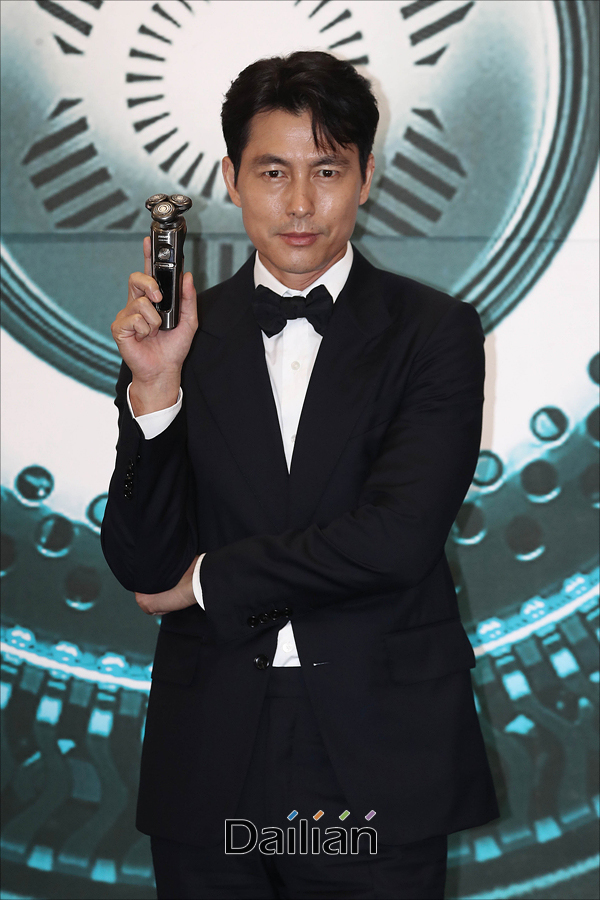 동방전기 포스터