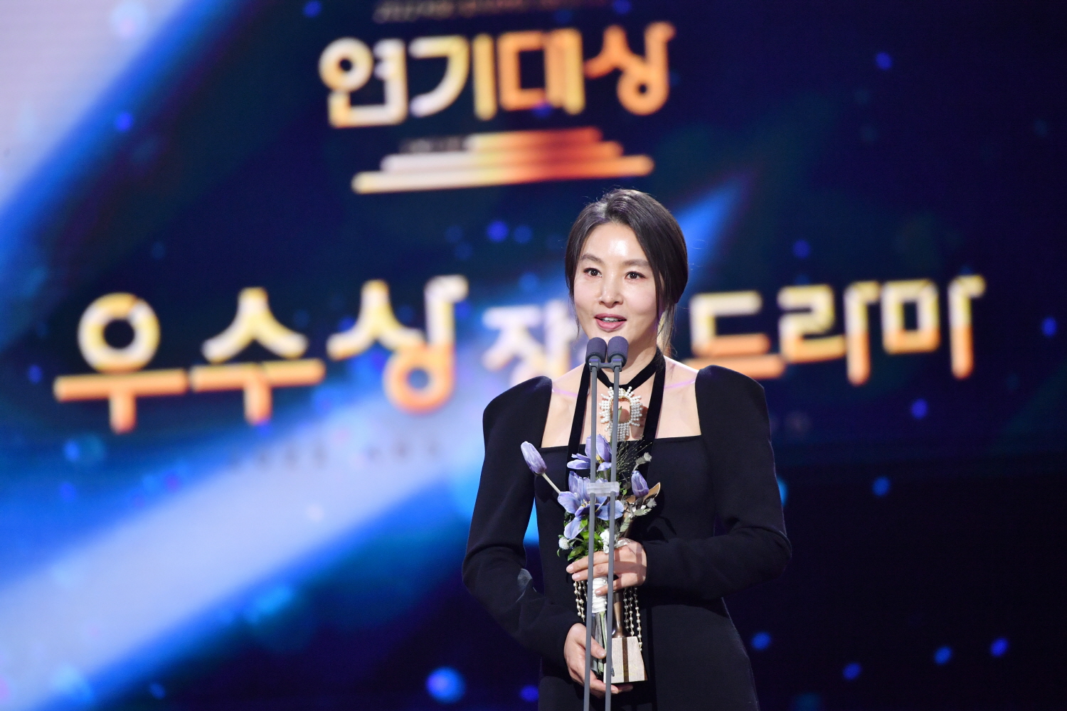 여인 2022 포스터